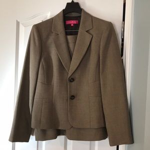 Size 14 Nine & Co. Skirt Suit